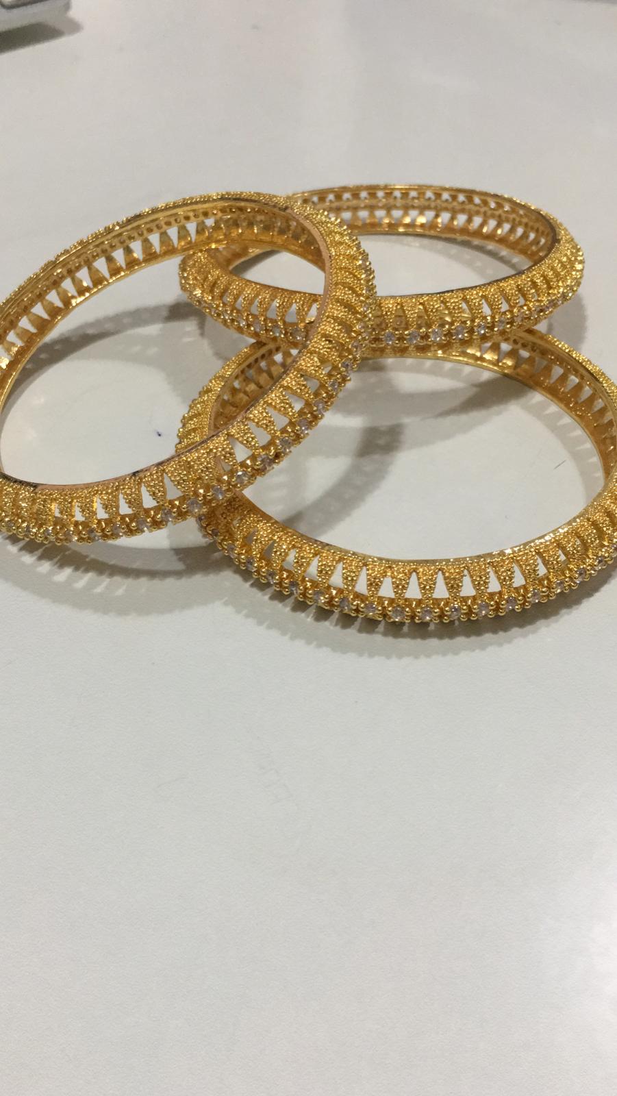 157662C $15.00 1PC BANGLE (GOLD PLATED)