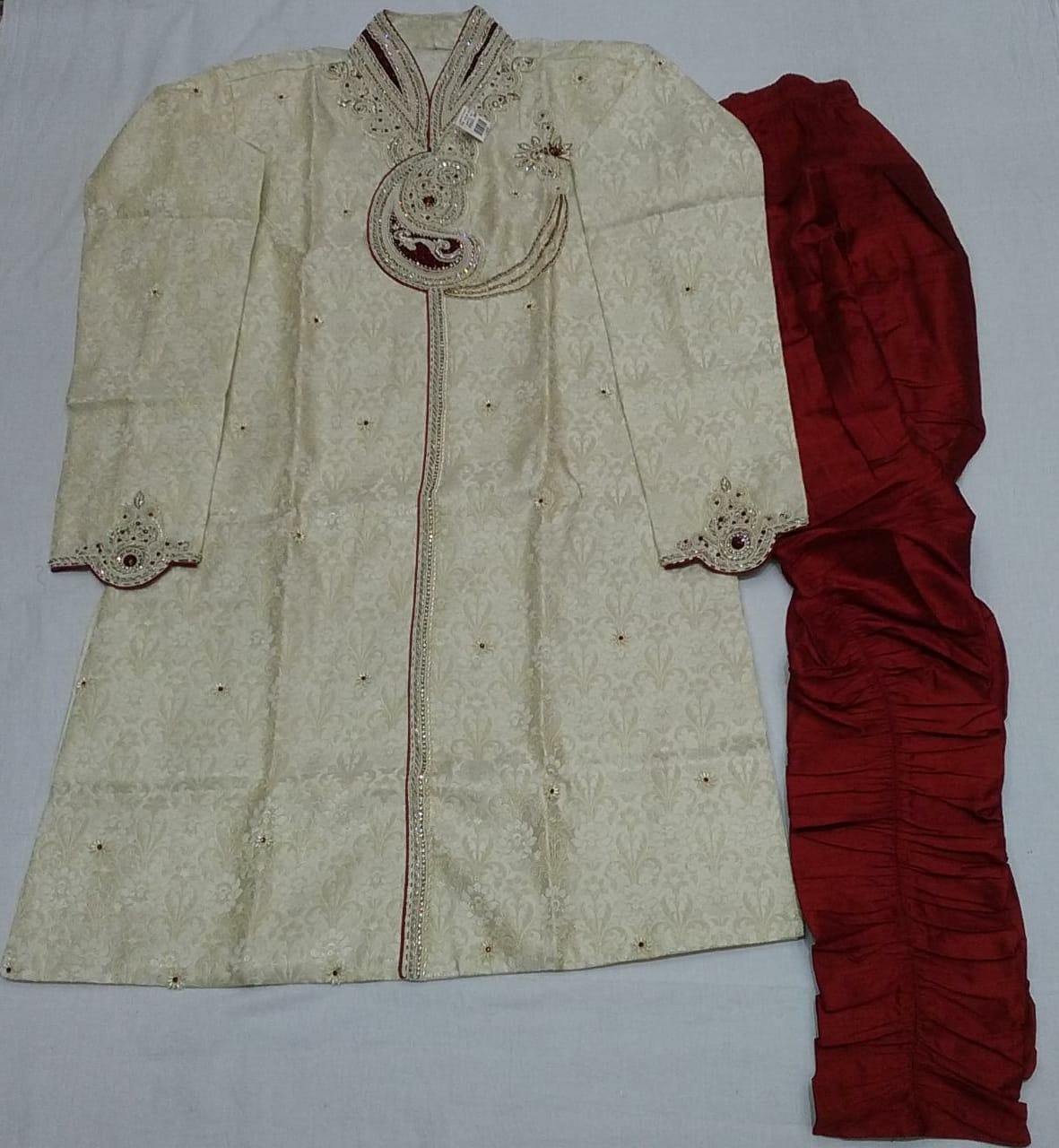 118830 A $222.00 MENS SHERWANI WITH BRITCHES PANT SIZE 40 (WEDDING SUIT)