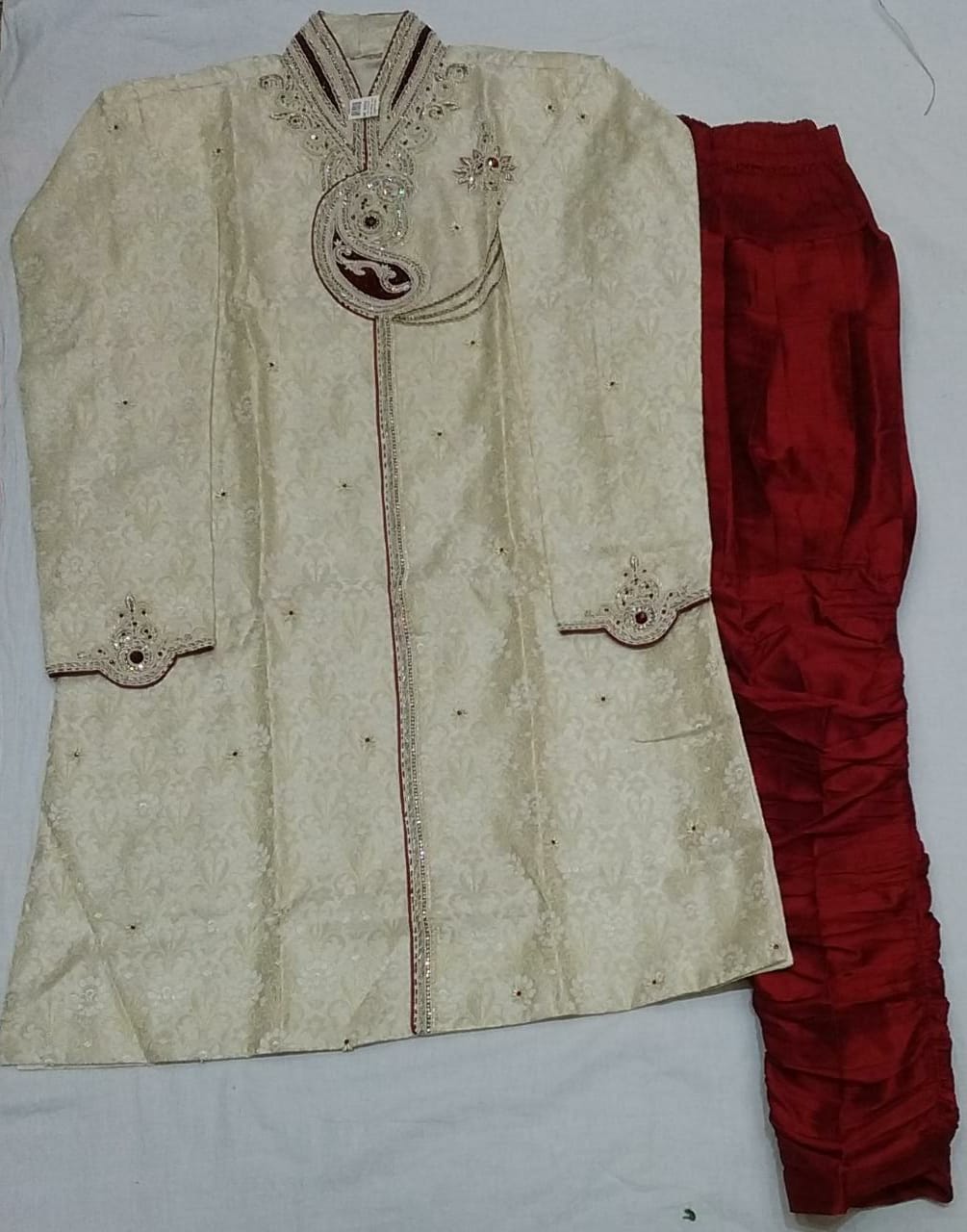 118830 A $222.00 MENS SHERWANI WITH BRITCHES PANT SIZE 44