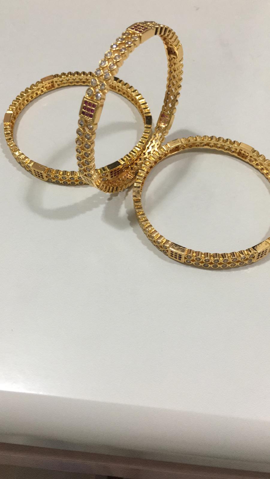 157660C $20.00 1PC BANGLE (GOLD PLATED)